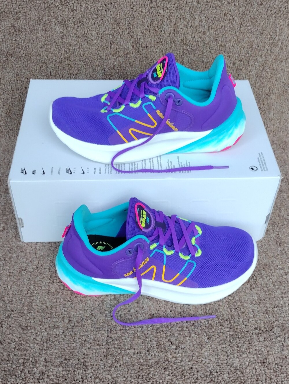 New Balance Women's Fresh Foam Roav v2 athletic shoes size 6.5 Purple Pink